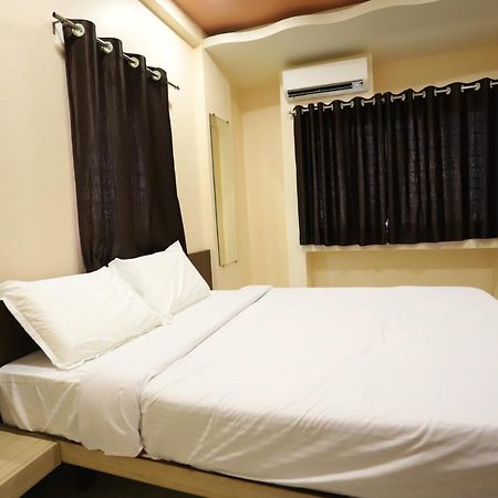 Hotel Pride Executive Solapur Buitenkant foto