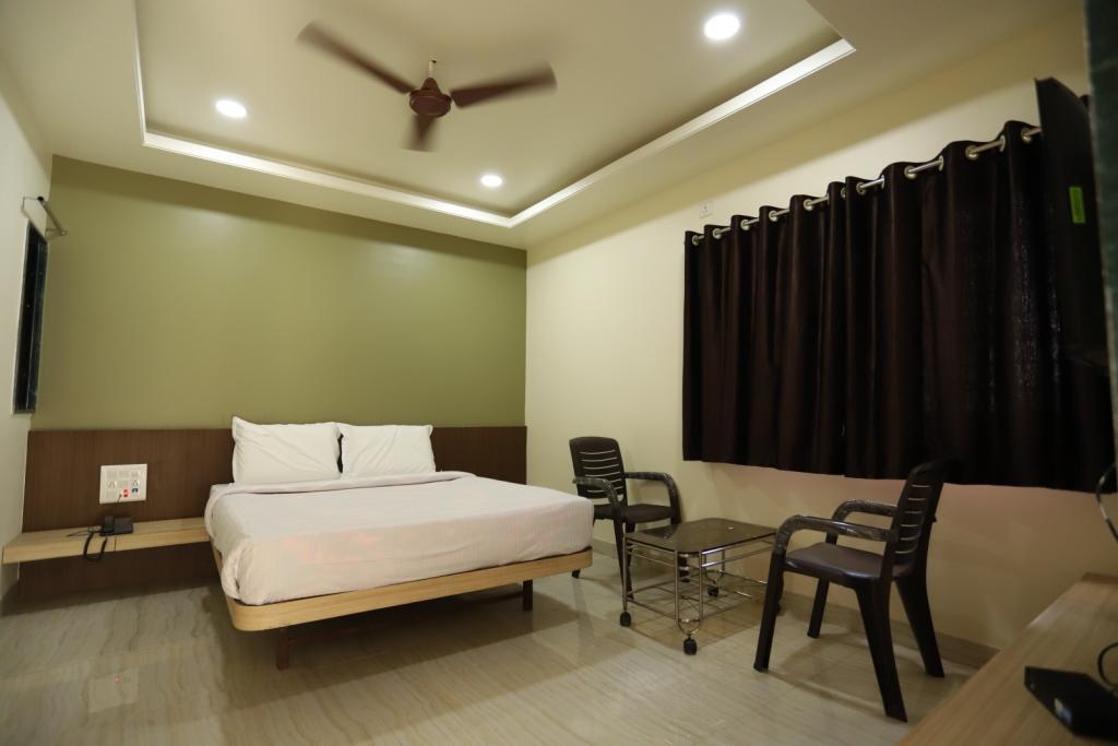 Hotel Pride Executive Solapur Buitenkant foto