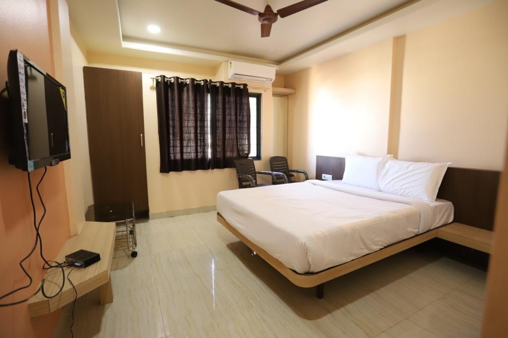 Hotel Pride Executive Solapur Buitenkant foto