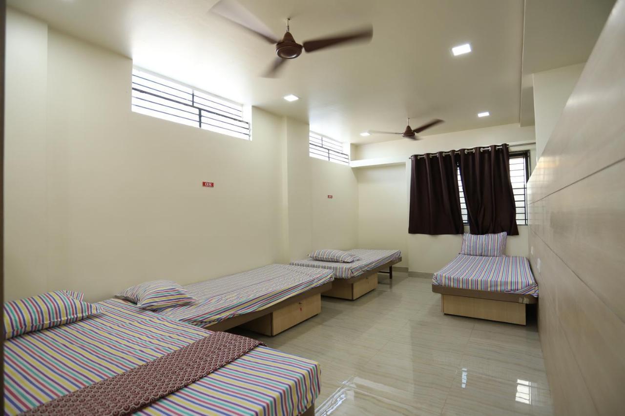 Hotel Pride Executive Solapur Buitenkant foto