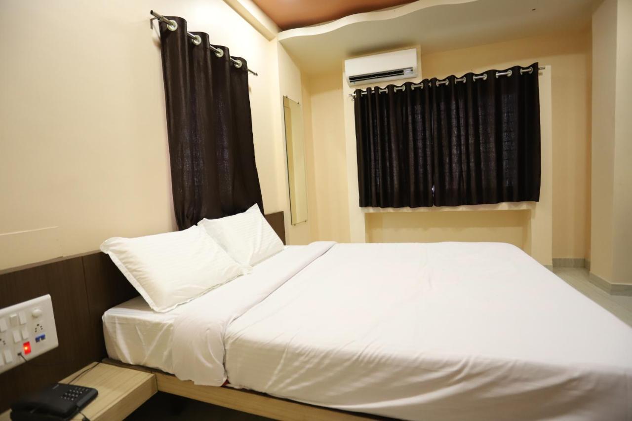 Hotel Pride Executive Solapur Buitenkant foto